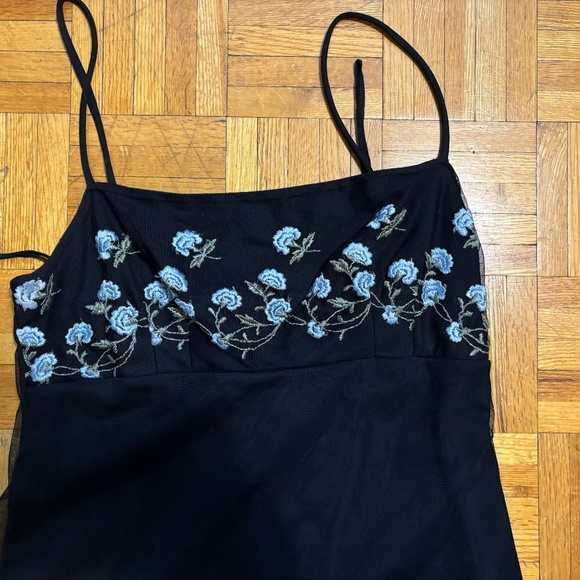 SHE'S ALL THAT- long mesh dress with flowers - Picture 4 of 7